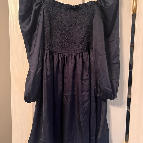 VICI NEVER WORN: satin smocked dress - Picture 3 of 3